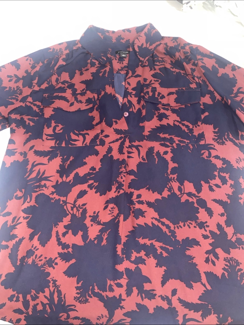 Ann Taylor woman Floral V Neck Shirt in Red and Navy